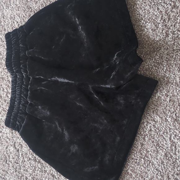 Black shorts - Picture 2 of 2